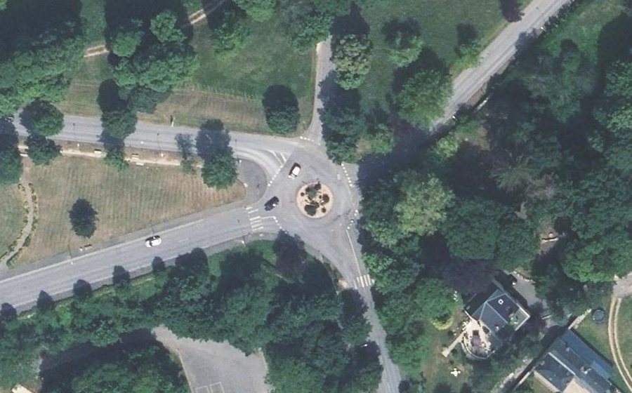 Vue aérienne du Rond-point anonyme n°186949408