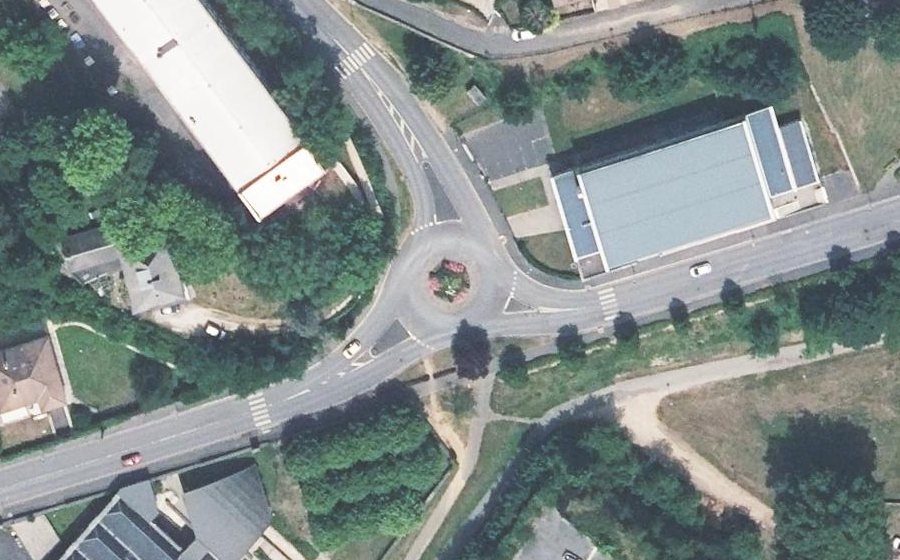 Vue aérienne du Rond-point anonyme n°186949409