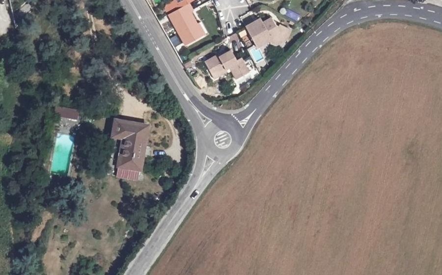 Vue aérienne du Rond-point anonyme n°187010148