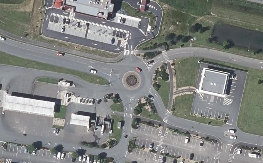 Vue aérienne du Rond-point anonyme n°187011851