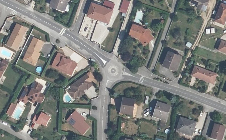 Vue aérienne du Rond-point anonyme n°187012868