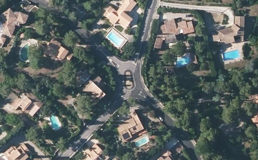 Vue aérienne du Rond-point anonyme n°187060509