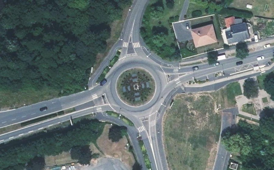 Vue aérienne du Rond-point anonyme n°187069414