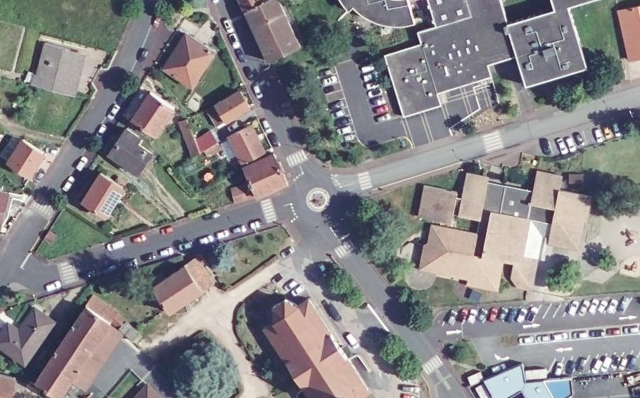 Vue aérienne du Rond-point anonyme n°187178412