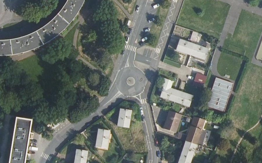Vue aérienne du Rond-point anonyme n°187212894