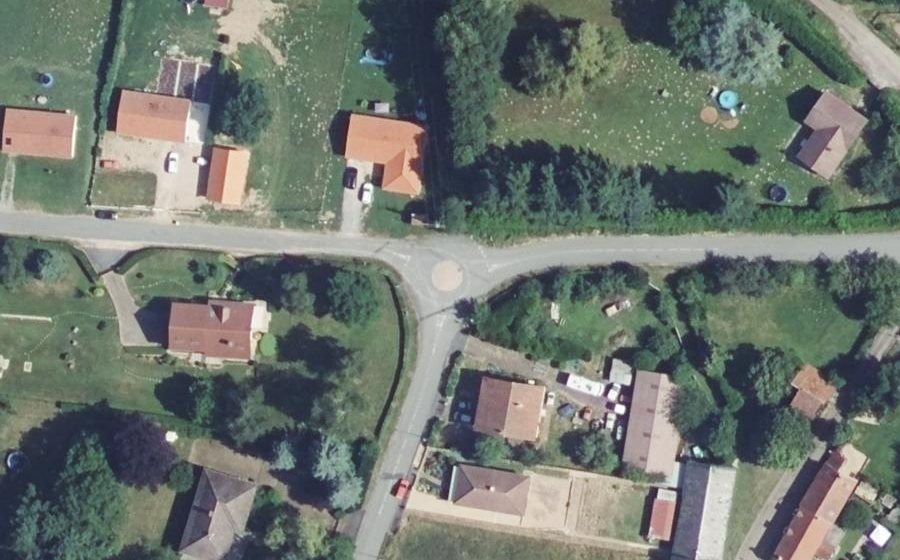 Vue aérienne du Rond-point anonyme n°187246314