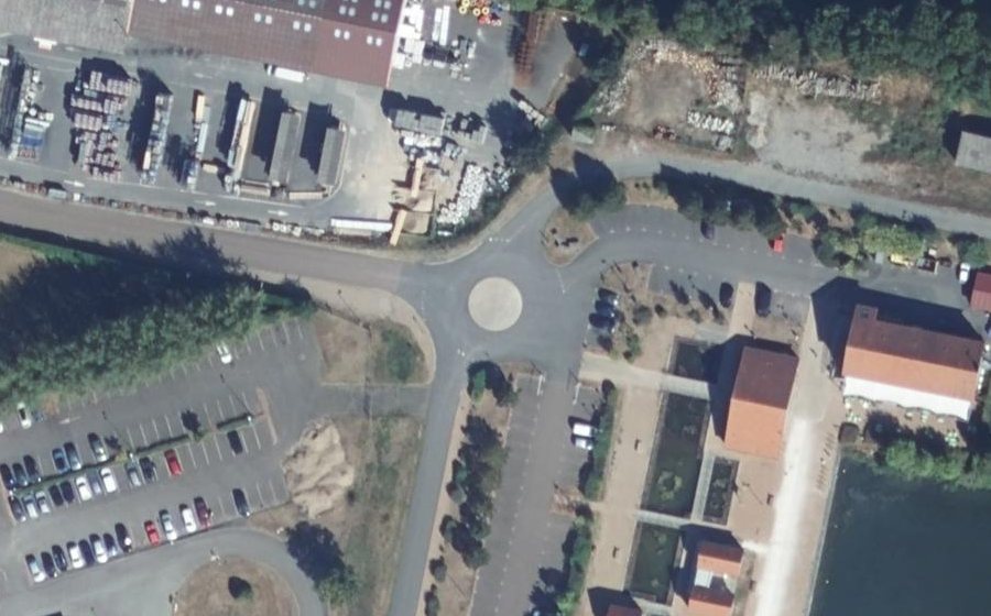 Vue aérienne du Rond-point anonyme n°187299207