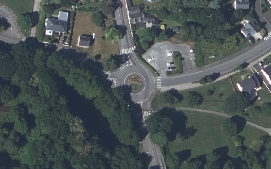 Vue aérienne du Rond-point anonyme n°187375347
