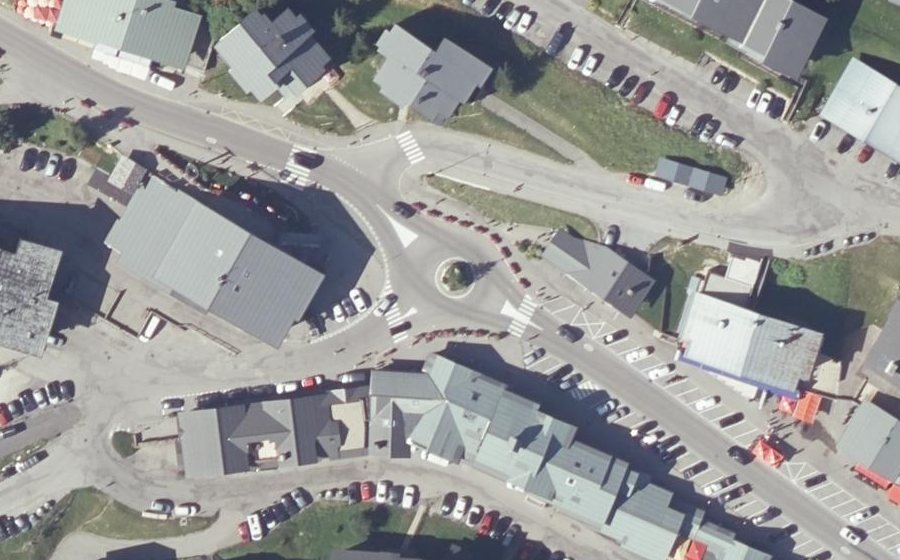Vue aérienne du Rond-point anonyme n°187384317