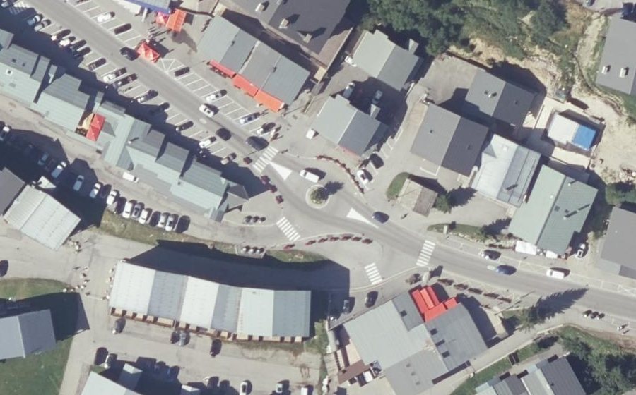 Vue aérienne du Rond-point anonyme n°187384318
