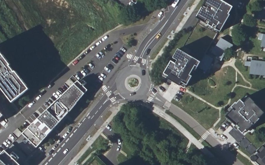 Vue aérienne du Rond-point anonyme n°187652736