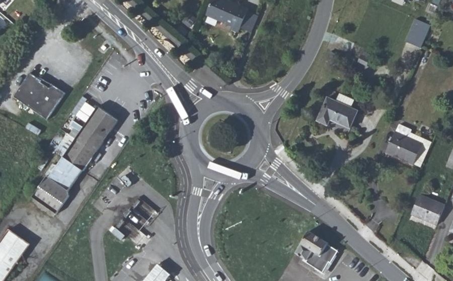 Vue aérienne du Rond-point anonyme n°187653364