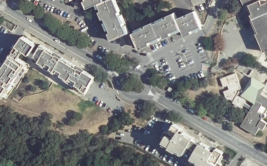 Vue aérienne du Rond-point anonyme n°187678180