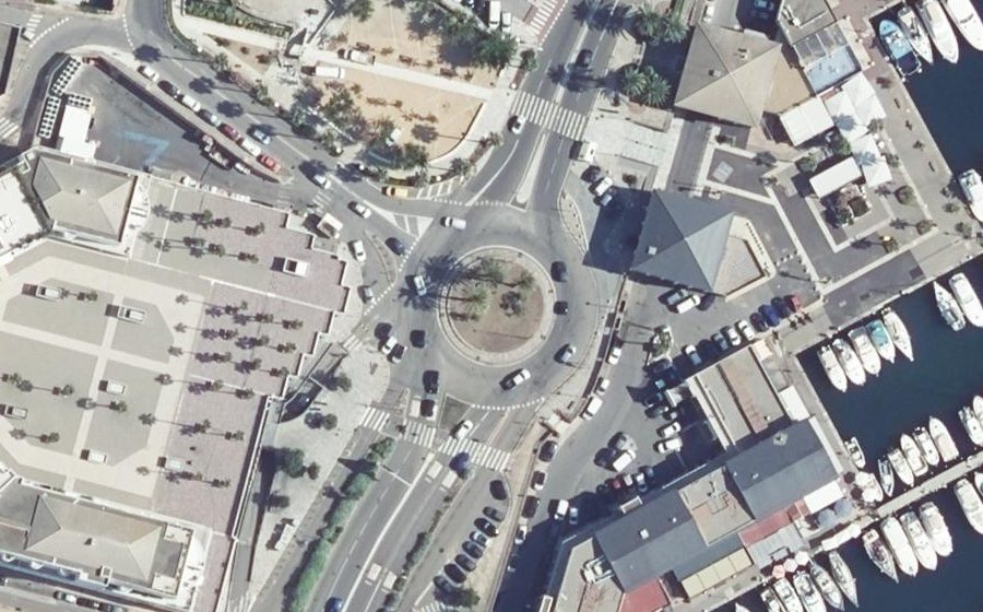Vue aérienne du Rond-point anonyme n°187678199