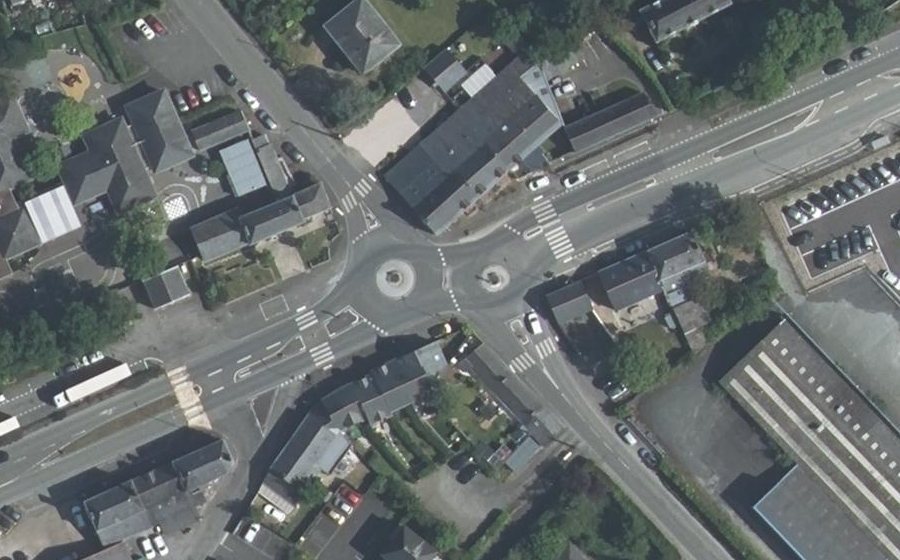 Vue aérienne du Rond-point anonyme n°187681036