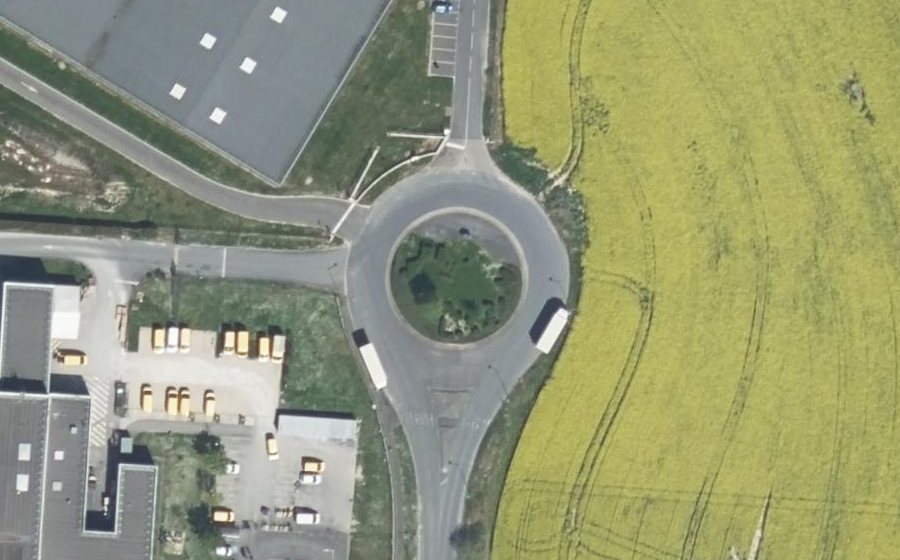 Vue aérienne du Rond-point anonyme n°187719619