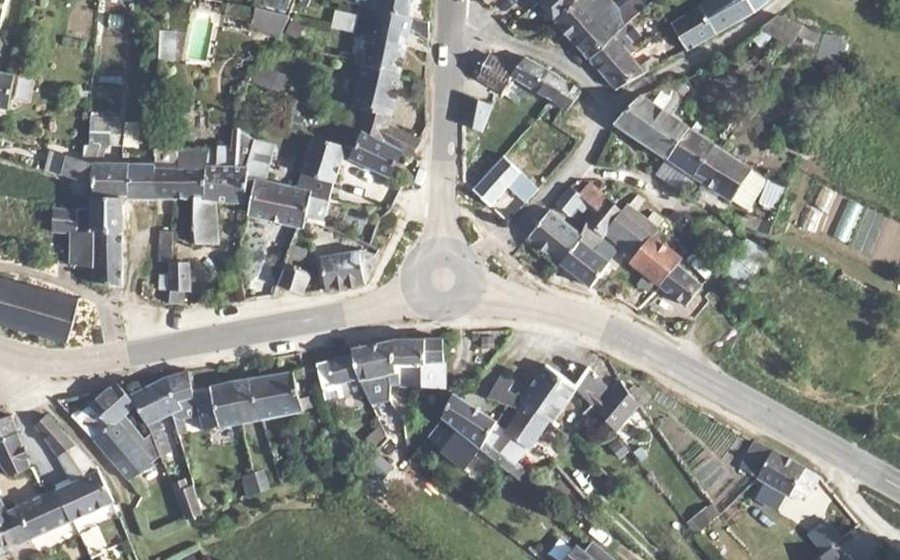 Vue aérienne du Rond-point anonyme n°187771314
