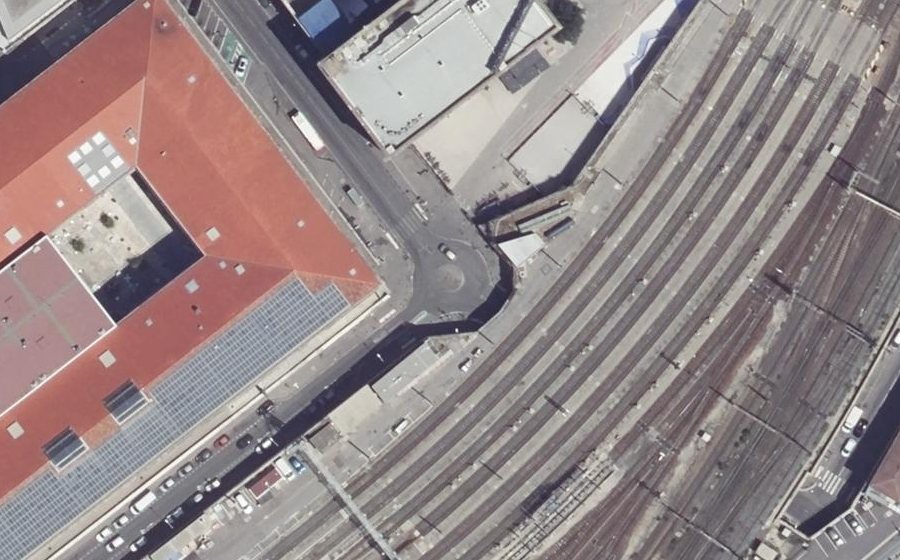 Vue aérienne du Rond-point anonyme n°187777231