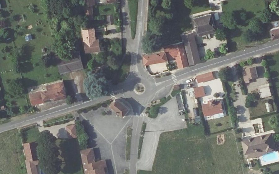 Vue aérienne du Rond-point anonyme n°187807108