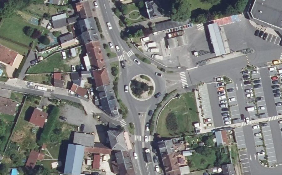 Vue aérienne du Rond-point anonyme n°187807109