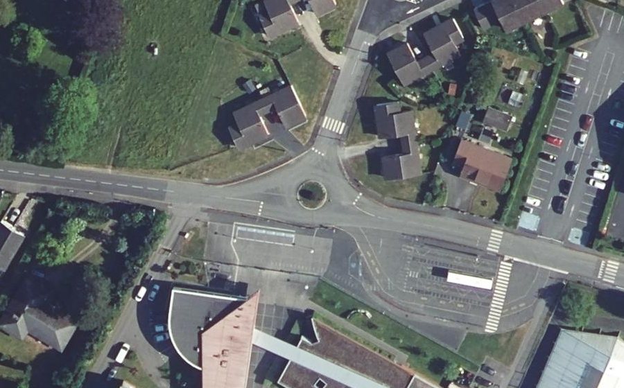 Vue aérienne du Rond-point anonyme n°187813296