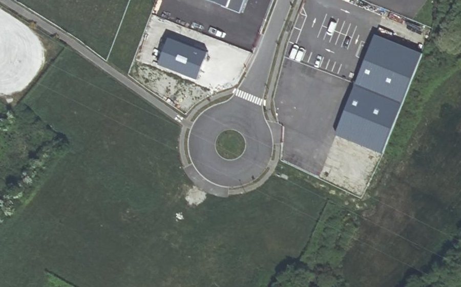 Vue aérienne du Rond-point anonyme n°187817879