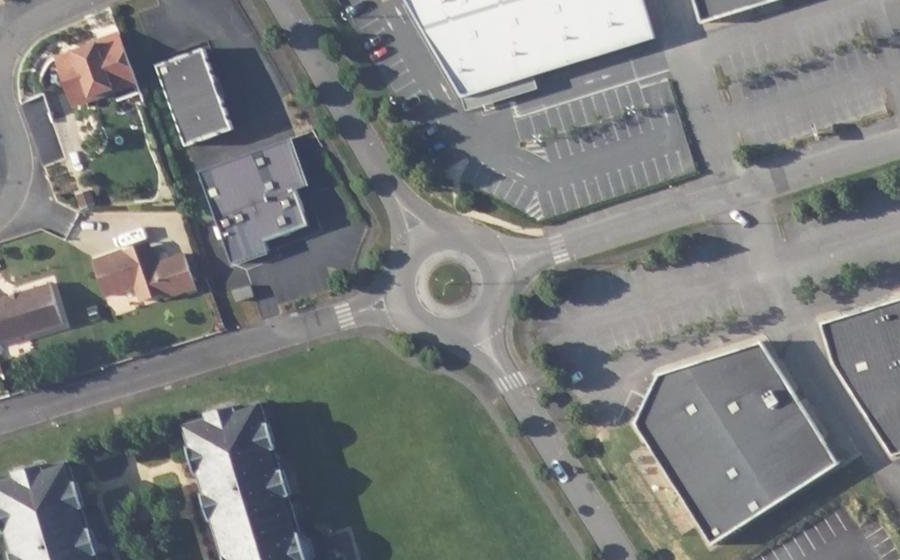 Vue aérienne du Rond-point anonyme n°187830932