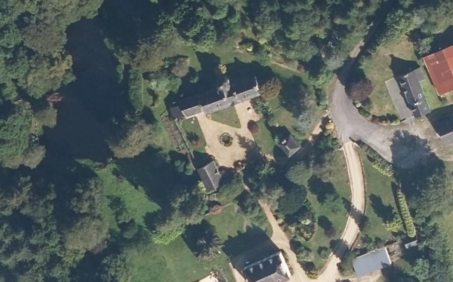 Vue aérienne du Rond-point anonyme n°187869337