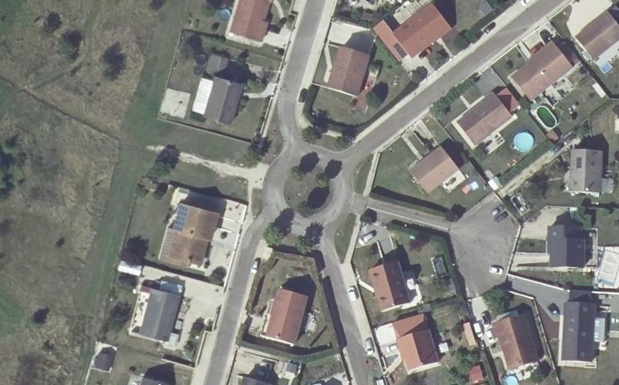 Vue aérienne du Rond-point anonyme n°187900153