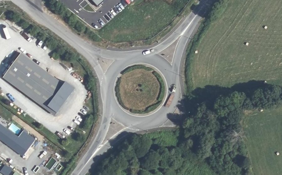 Vue aérienne du Rond-point anonyme n°187909106