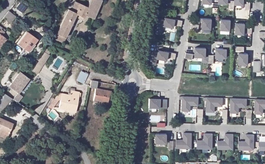 Vue aérienne du Rond-point anonyme n°187953493