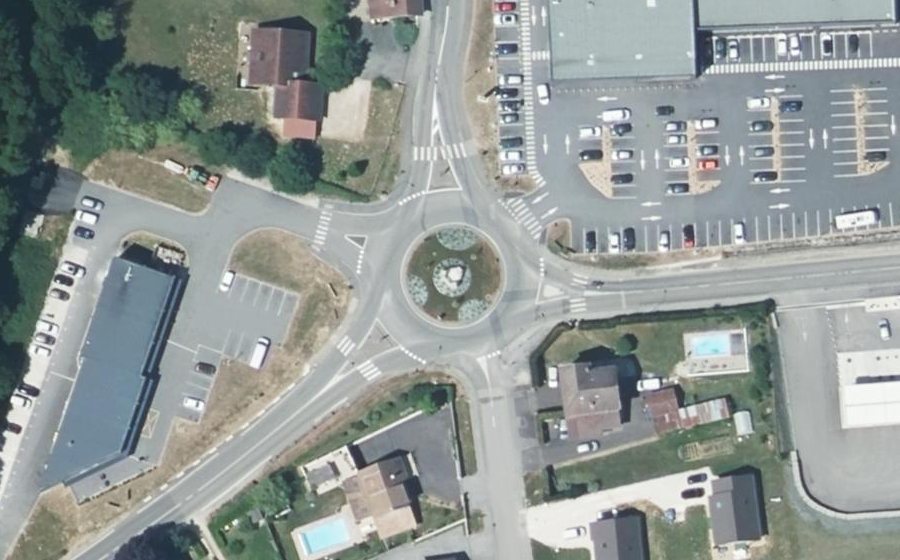 Vue aérienne du Rond-point anonyme n°18806071