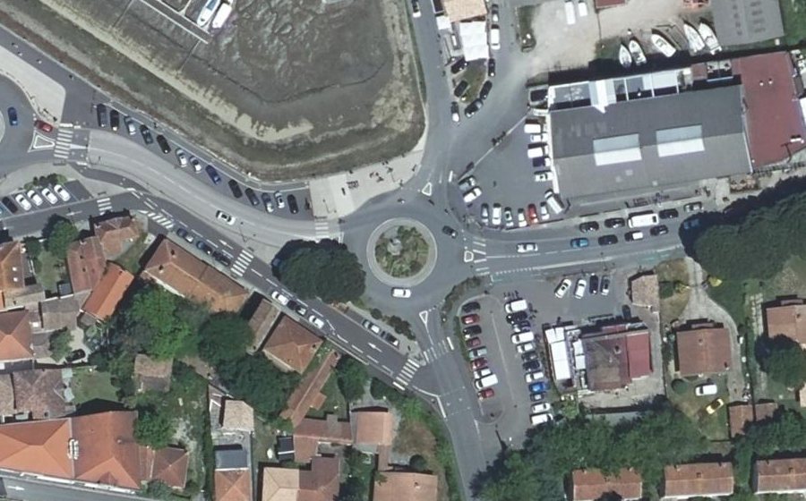 Vue aérienne du Rond-point anonyme n°188062146