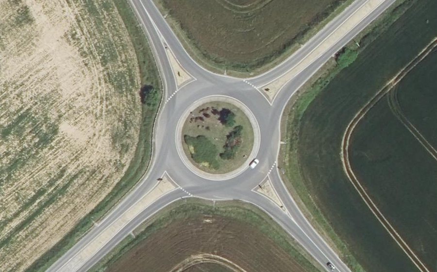Vue aérienne du Rond-point anonyme n°188062567