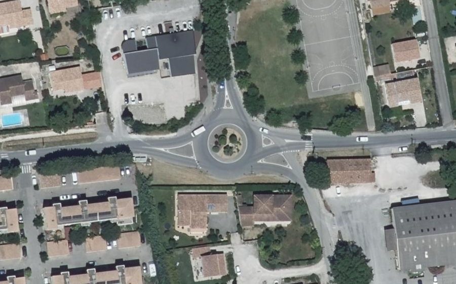 Vue aérienne du Rond-point anonyme n°188073793