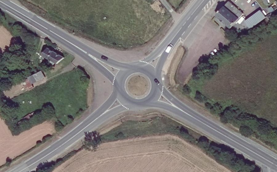 Vue aérienne du Rond-point anonyme n°188134400
