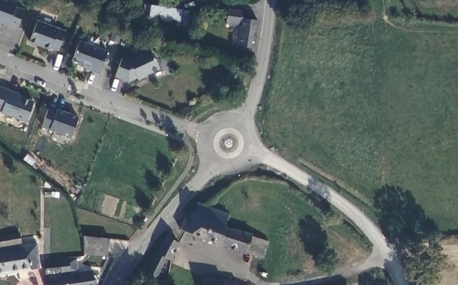 Vue aérienne du Rond-point anonyme n°188187954