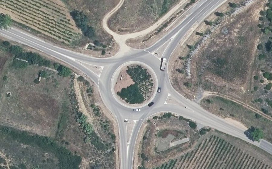 Vue aérienne du Rond-point anonyme n°188189978