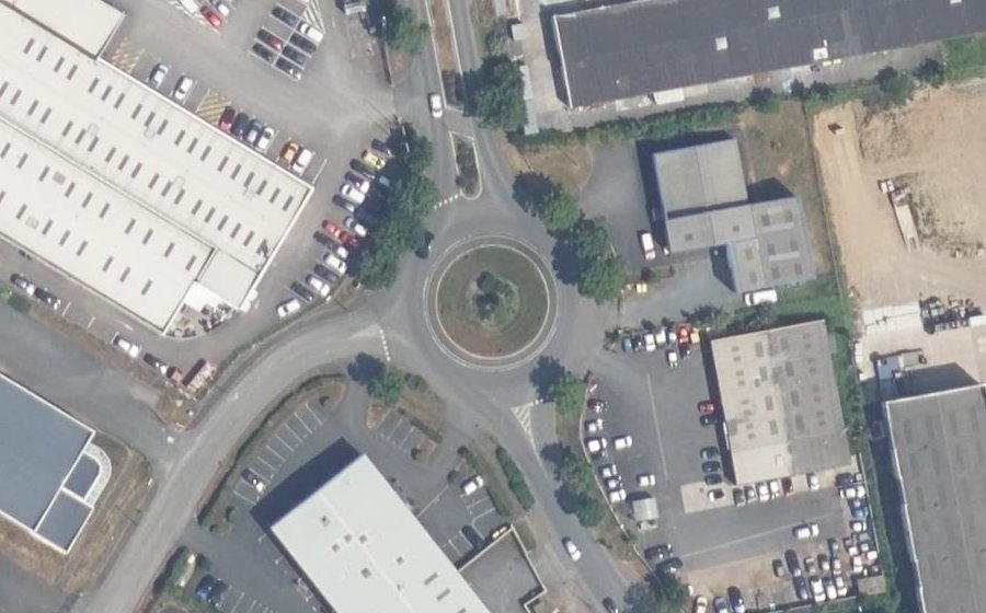 Vue aérienne du Rond-point anonyme n°188227084