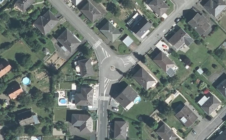 Vue aérienne du Rond-point anonyme n°188233382