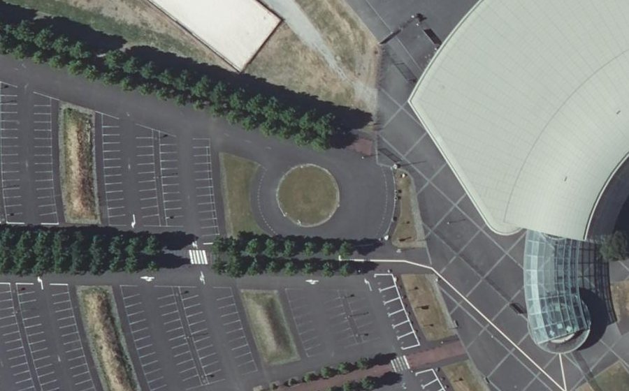 Vue aérienne du Rond-point anonyme n°188240791