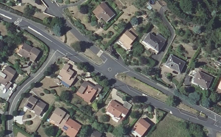 Vue aérienne du Rond-point anonyme n°188241710