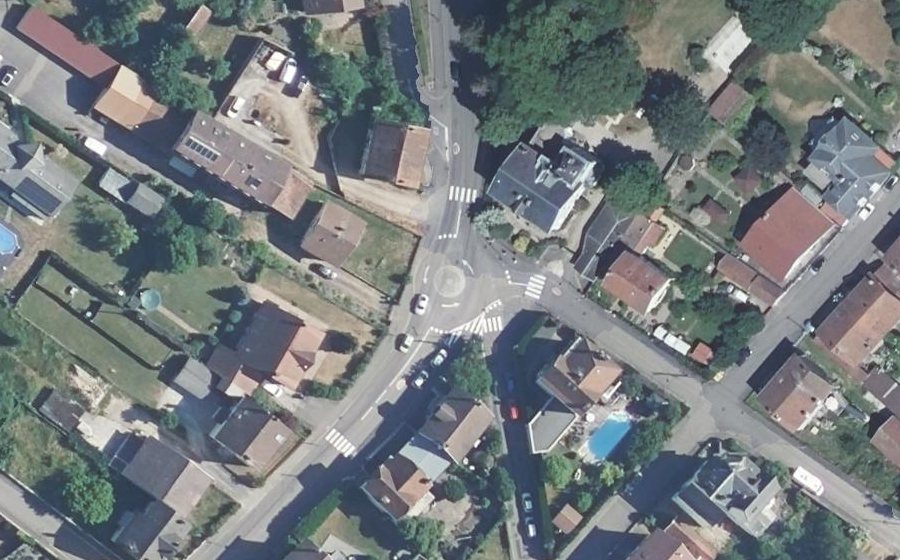 Vue aérienne du Rond-point anonyme n°188251954