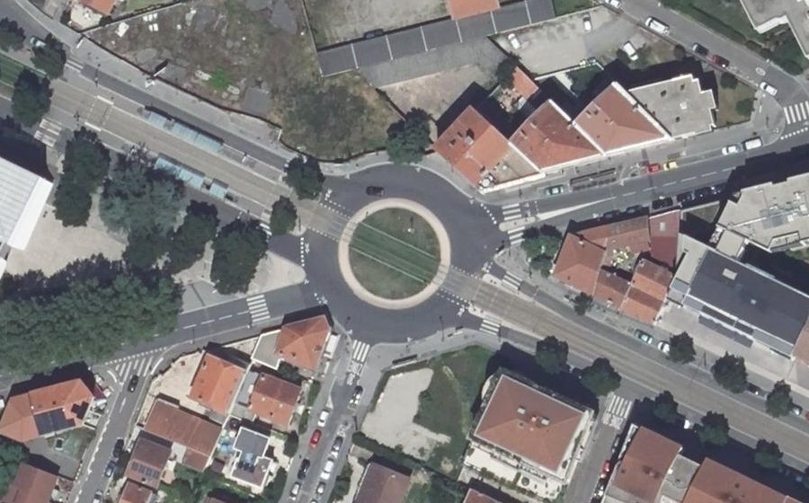 Vue aérienne du Rond-point anonyme n°18834608