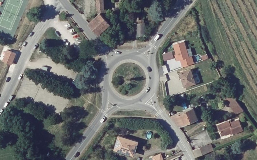 Vue aérienne du Rond-point anonyme n°18838923