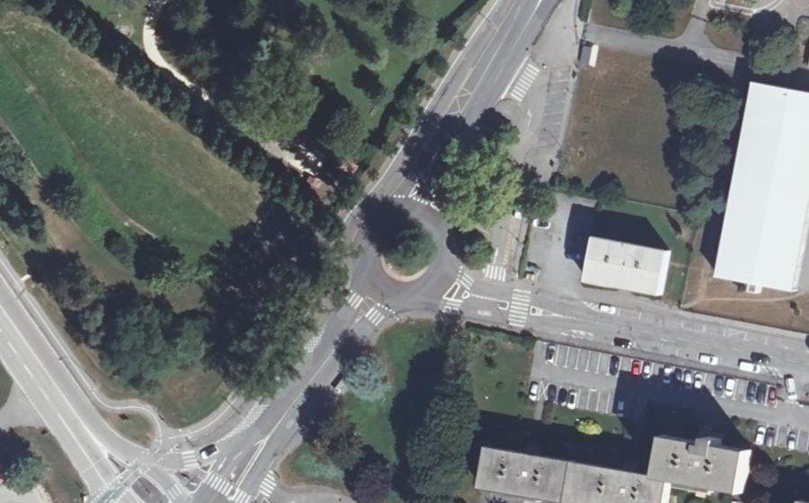 Vue aérienne du Rond-point anonyme n°188498634