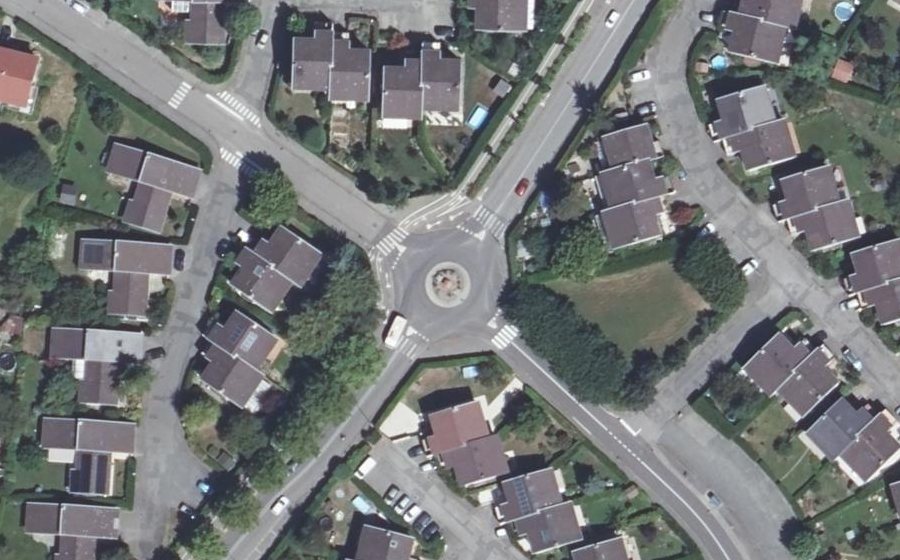 Vue aérienne du Rond-point anonyme n°188498891