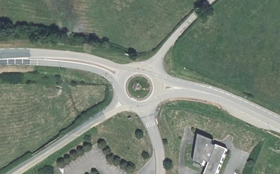 Vue aérienne du Rond-point anonyme n°188515084