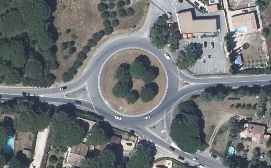 Vue aérienne du Rond-point anonyme n°188519370