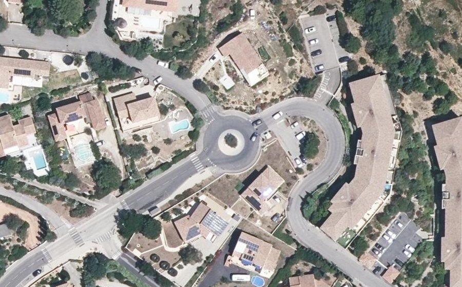 Vue aérienne du Rond-point anonyme n°188557932
